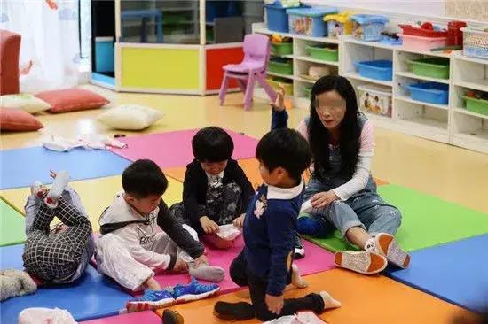 油腻中年人越来越年轻化，2岁大的孩子狂掉头发