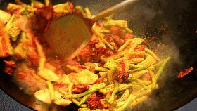 冬天吃柴火鸡简直太过瘾了！还没感受过？太out了，赶快克整一只~