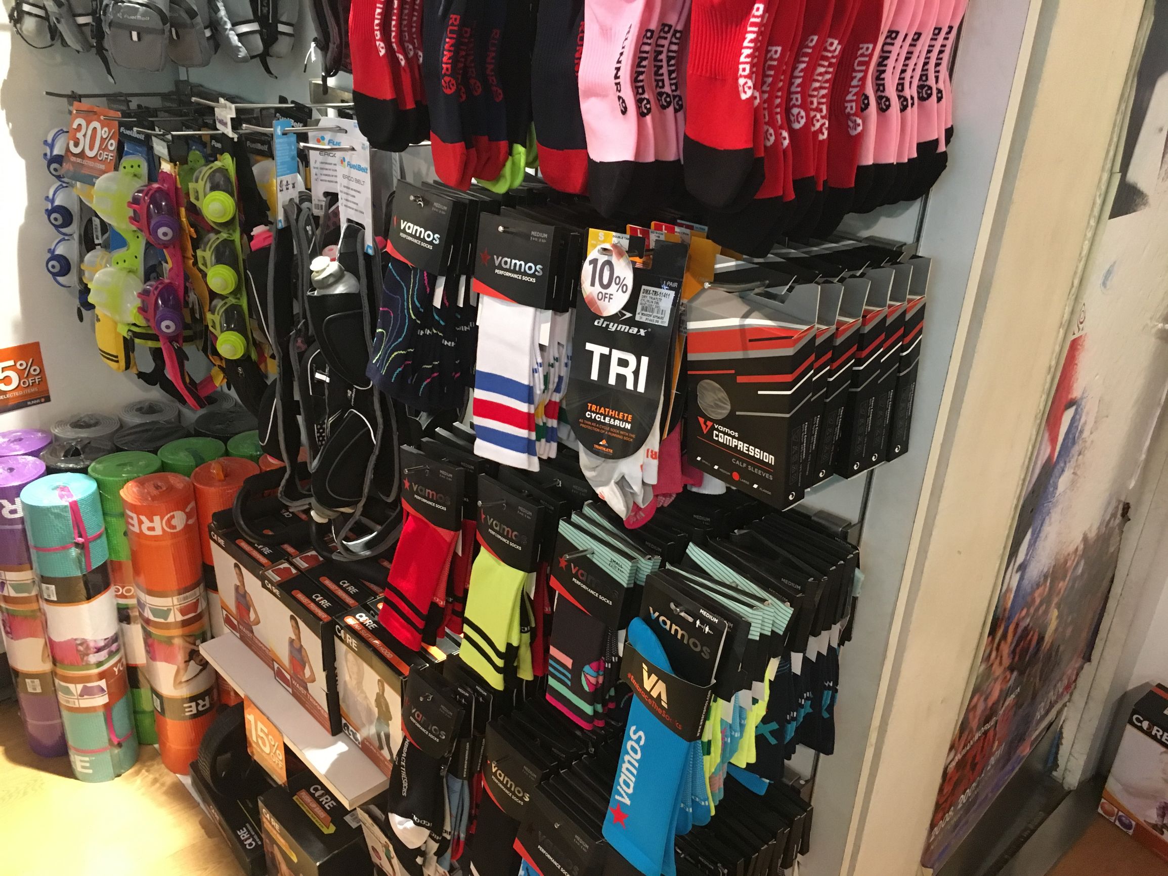 跑步也是门生意,这家门可罗雀的跑步用品店就能做到月入10万