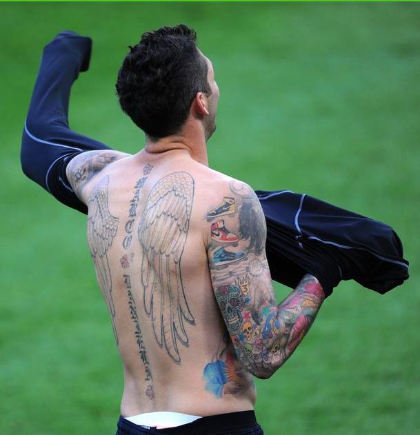 梅西胳膊纹身完整图,梅西最新纹身