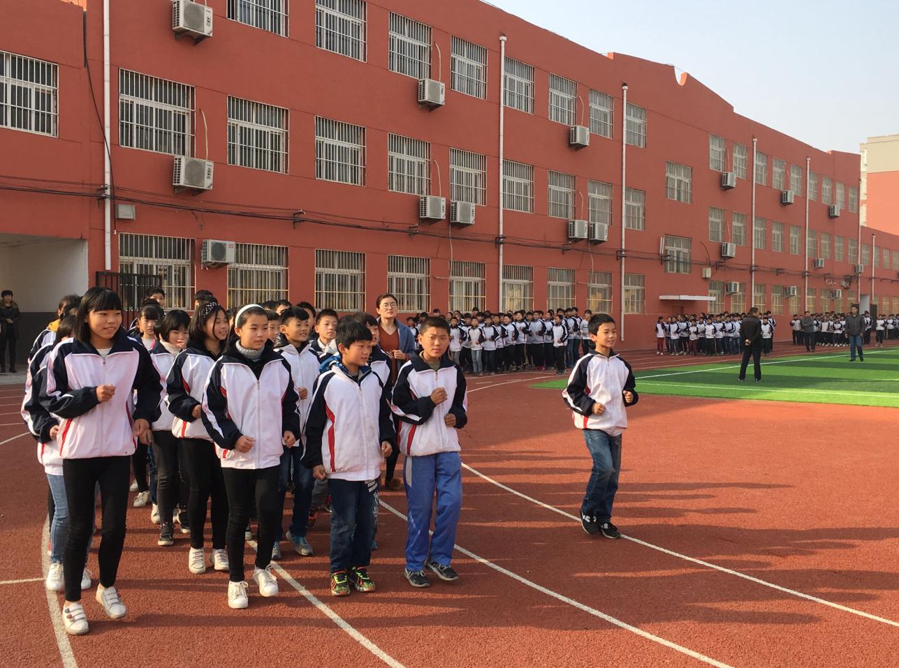 瀛︾敓鎼埌鏂版牎鍖虹殑鎰熸兂,鑱婂煄鍐滄潙灏忓鐜扮姸