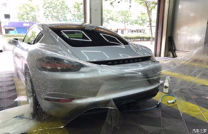 地下车库偷保时捷是哪个电影,718caymangts银色