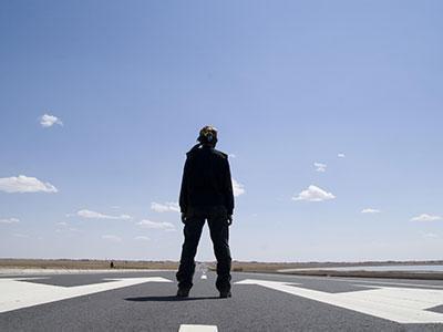 要不要选择创业公司,90后低成本创业项目适合穷人创业