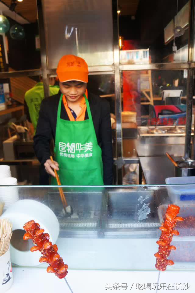 长沙太平街臭豆腐图片,长沙太平街小吃有臭豆腐和排骨