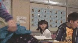 朋友说，日本姑娘这样斜挎包的很多，去了一次，果然大饱眼福