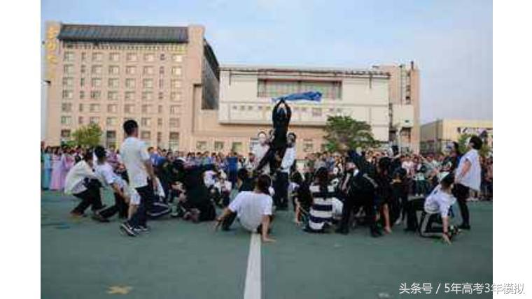 探访北京四中，一所做“教育”而非“教学”的金牌高中