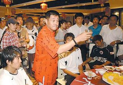 退出足坛的老板有哪些,那些退出足球的老板