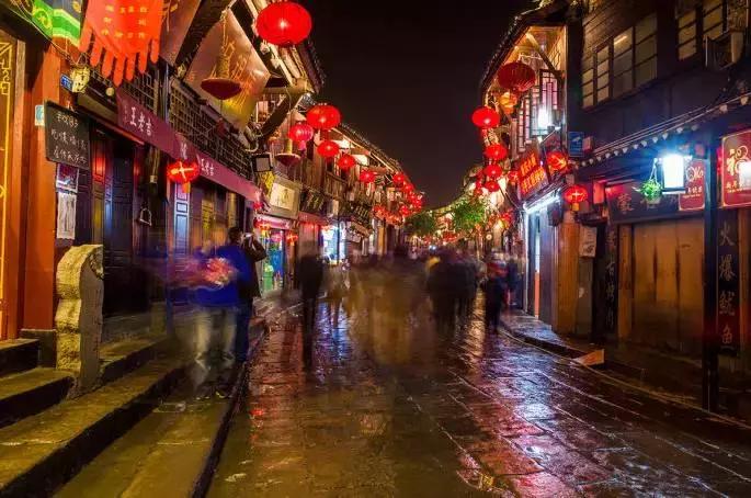 重庆让人着迷的城市,重庆一个充满火锅味的城市