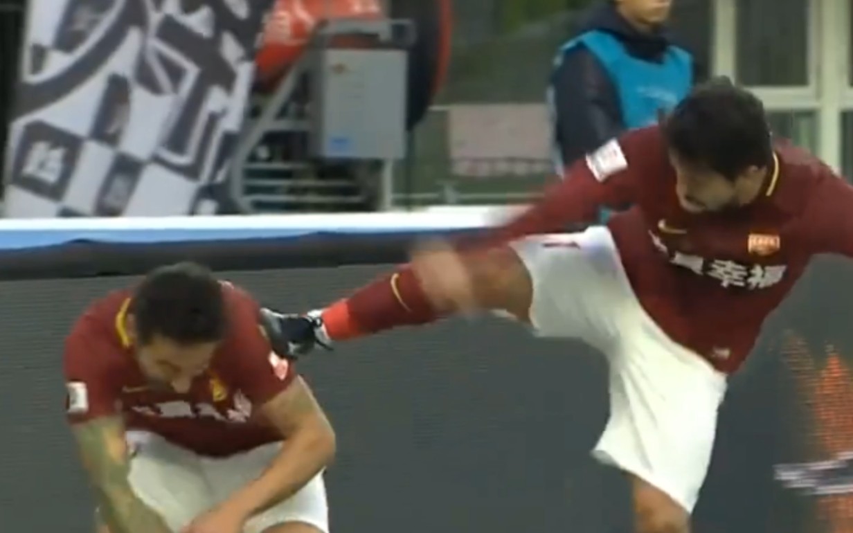 拉维奇第二次丢点球,拉维奇凌空打门