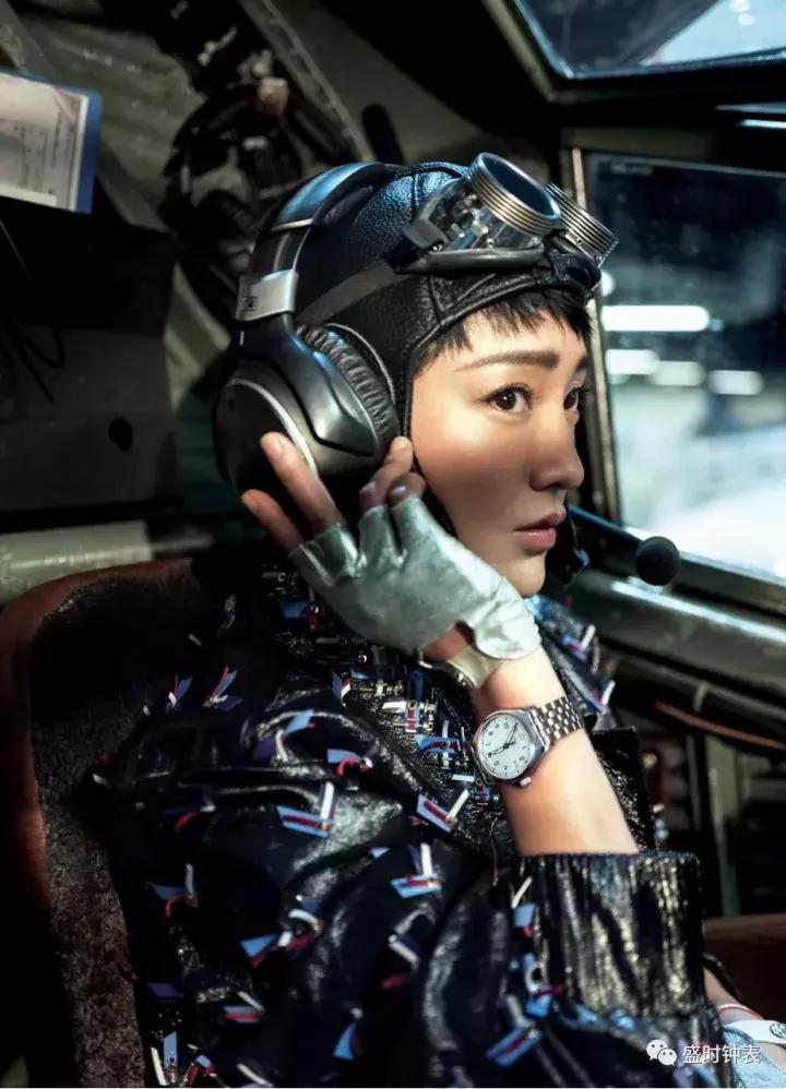 空姐为什么都戴一块好手表,空姐为什么手上一定要戴表