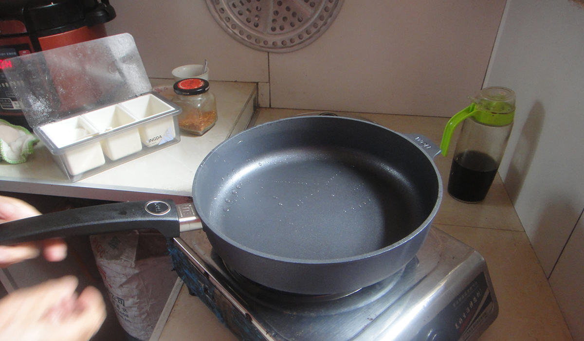 德国WOLL不粘锅炒锅,德国woll不粘锅好吗