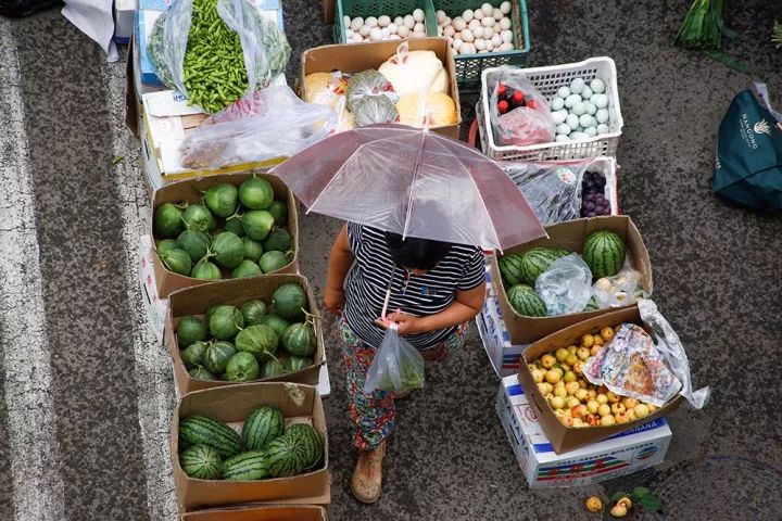 油腻时代的中年人,人到中年比油腻更可怕的不过如此