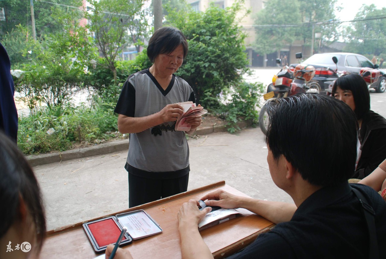 死后丧葬费和抚恤金有多少钱,2022年机关事业丧葬费抚恤金标准