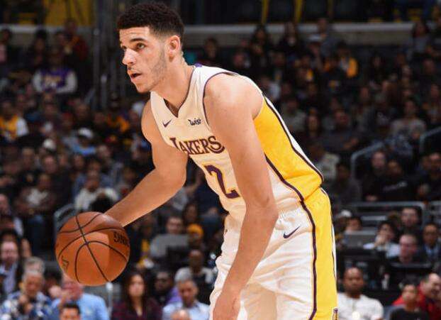 约基奇砍三双掘金终结湖人5连胜,湖人对掘金大号三双