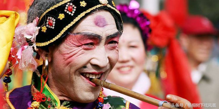 老话说“妻子要小，二麦要老”，如有*弟弟小**对你山盟海誓，咋办？