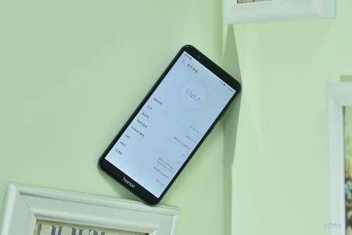 畅玩7x和华为麦芒6哪个好,华为麦芒6荣耀7x液晶屏幕对比