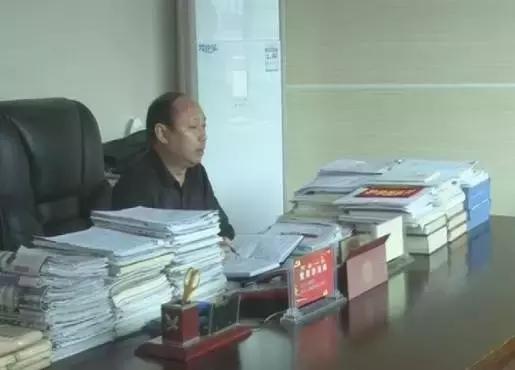 「干部塑型」用心血和汗水不断书写资中三中教育奇迹——记内江市优秀教育工作者沈国炳