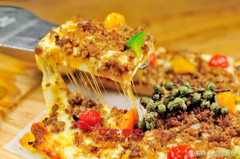 这家西餐厅融合欧美风味与中西风味，披萨永远比别人家多一块