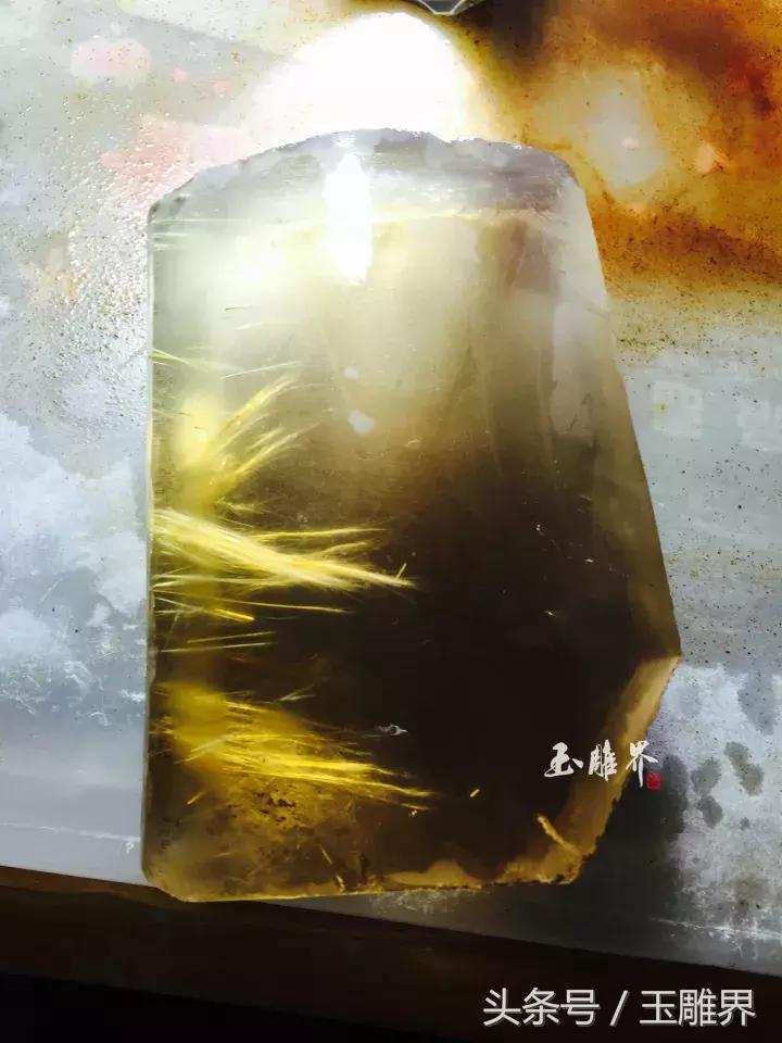 为什么纯天然水晶比较便宜,地摊卖的水晶是真是假