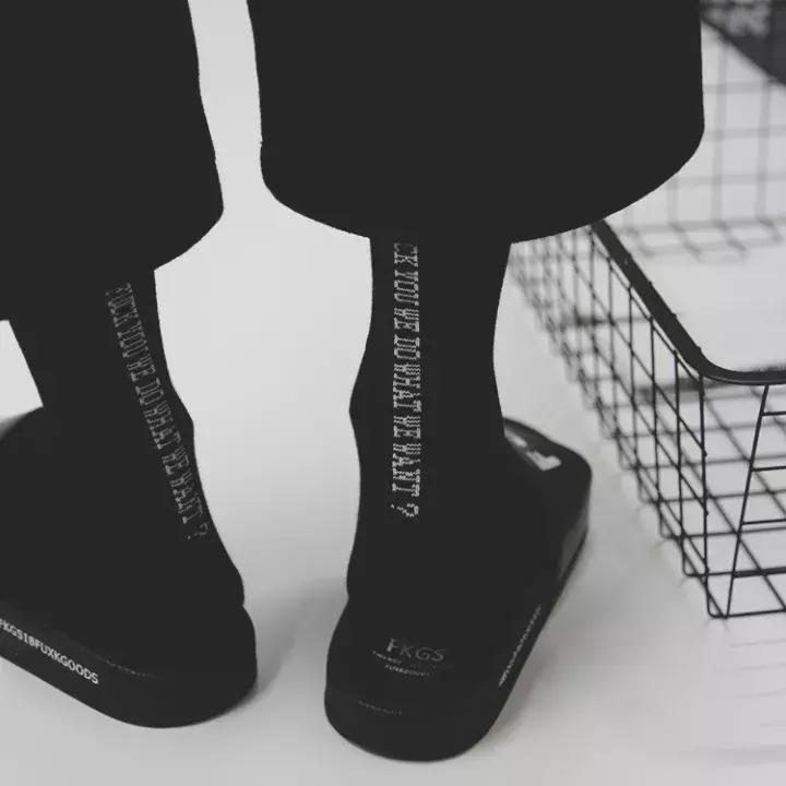 不想露脚踝袜子搭配原则,秋冬不流行露脚踝露袜子才够时髦