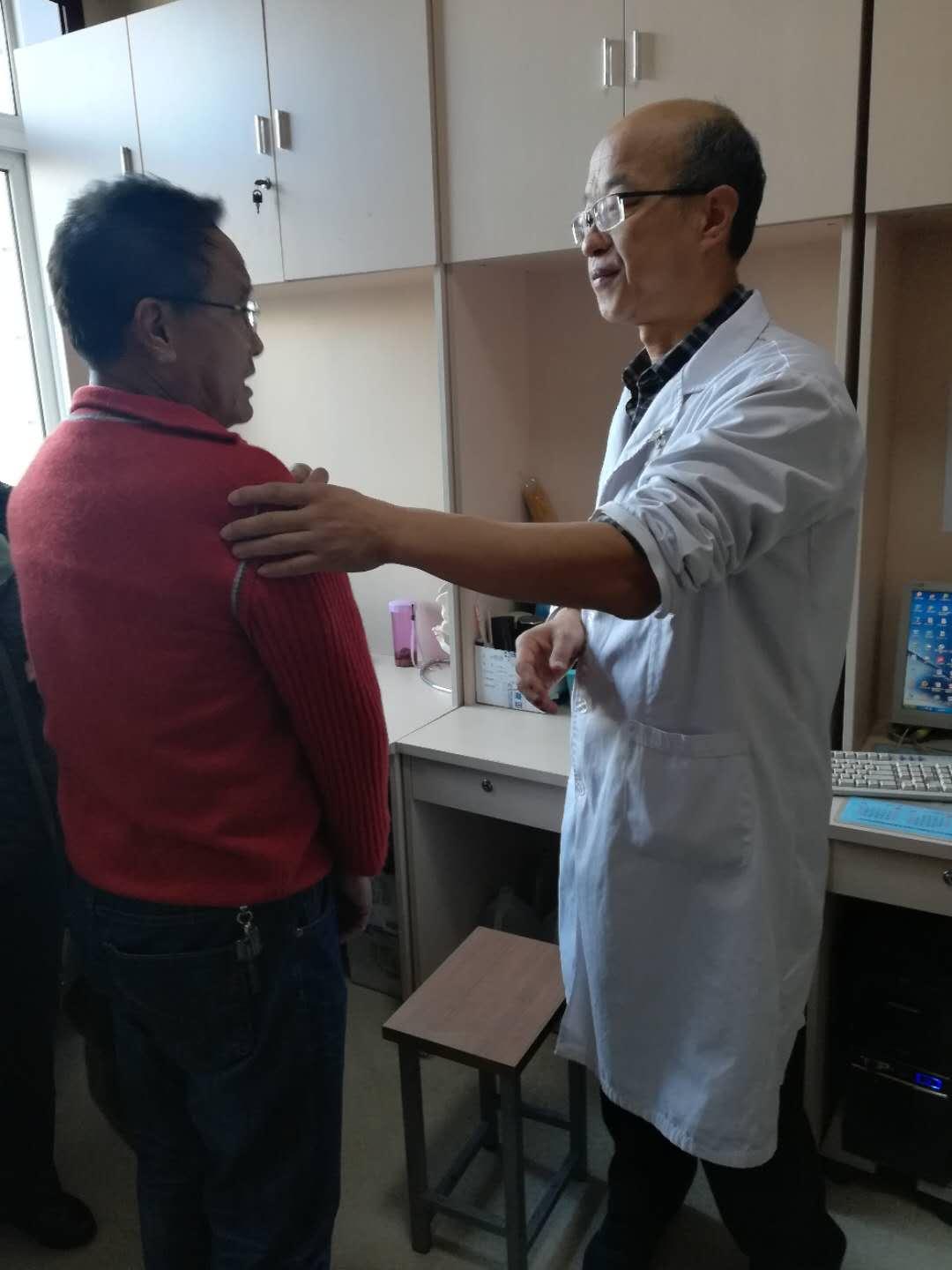 洗衣服拖地后腰疼怎么回事,洗衣服手臂肌肉酸痛