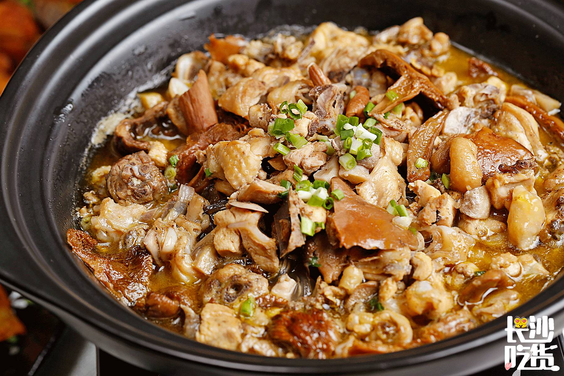 这家店竟凭借颜值和口味，竟然稳做湘菜界的精致女神十年！