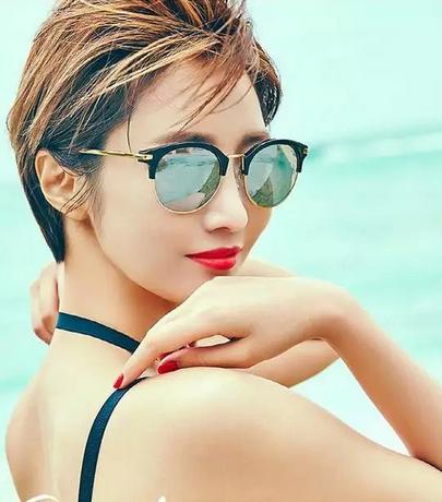 适合40-50岁圆脸中长发发型,适合圆脸微胖女生发型中长卷发