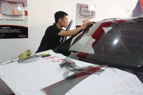 关于汽车贴膜的视频,汽车全身贴膜有什么好处和坏处