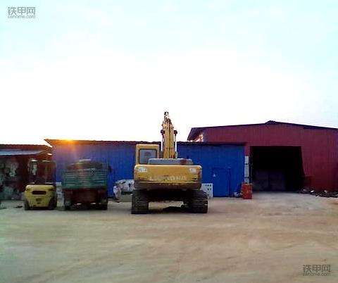 我在非洲开挖机,4：挖机坏了没法修，时刻提防被抢劫