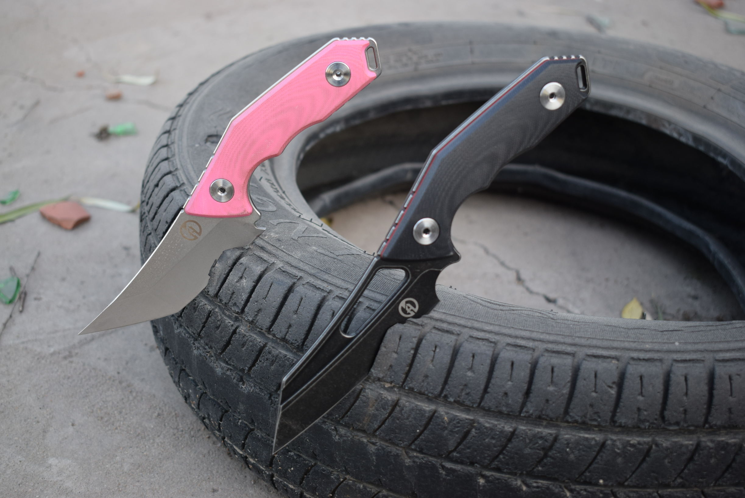 设计怪异的歪把子直刀好用吗？MAXACE军团系列直刀横向评测