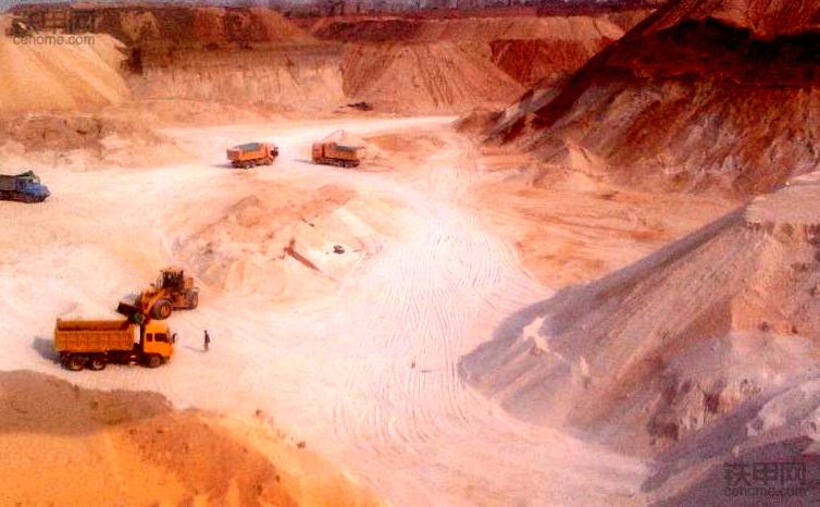 我在非洲开挖机:车坏了没法修,时刻提防打劫盗窃