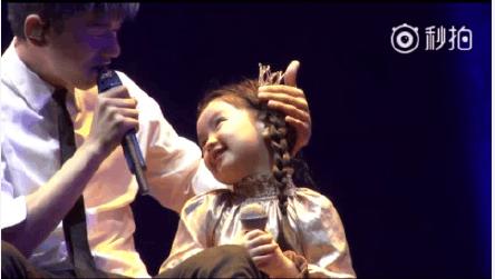 快乐大本营张杰阿拉蕾去演唱会,阿拉蕾雅涵和王祖蓝参加节目