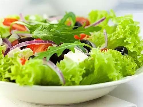 蔬菜沙拉的正确食用方法,蔬菜沙拉怎么做满足一天所需成分