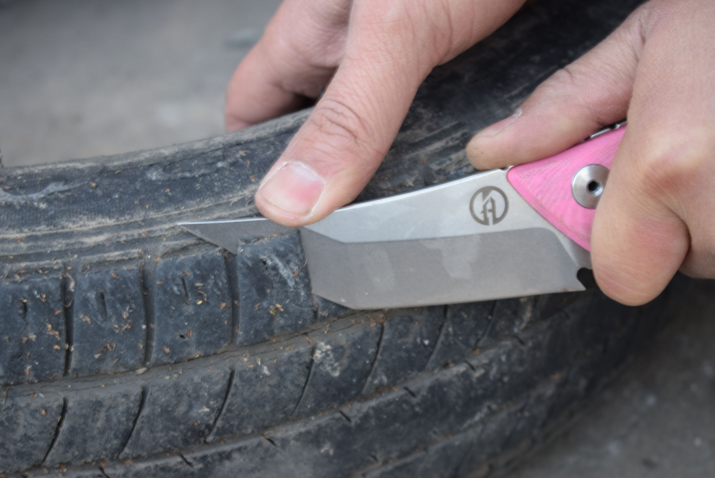 设计怪异的歪把子直刀好用吗？MAXACE军团系列直刀横向评测