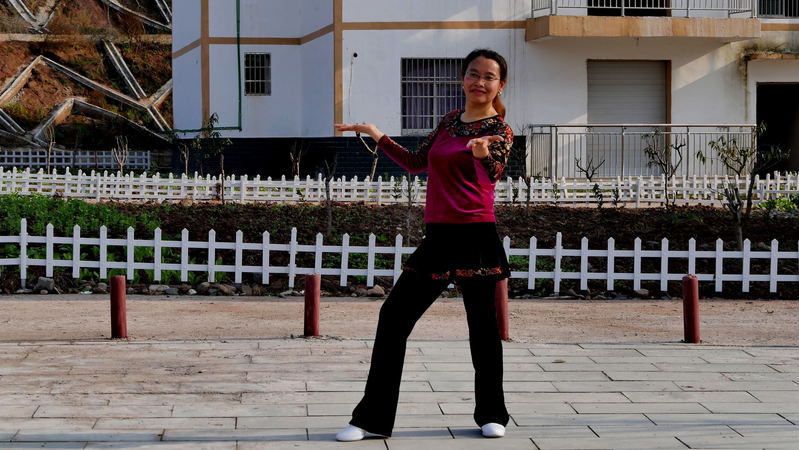 英子教你快速学会广场舞，先从广场舞的基本知识和方法开始吧