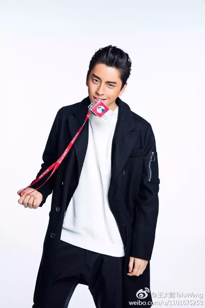 男人拍照不会笑怎么办,男人拍照不露脸