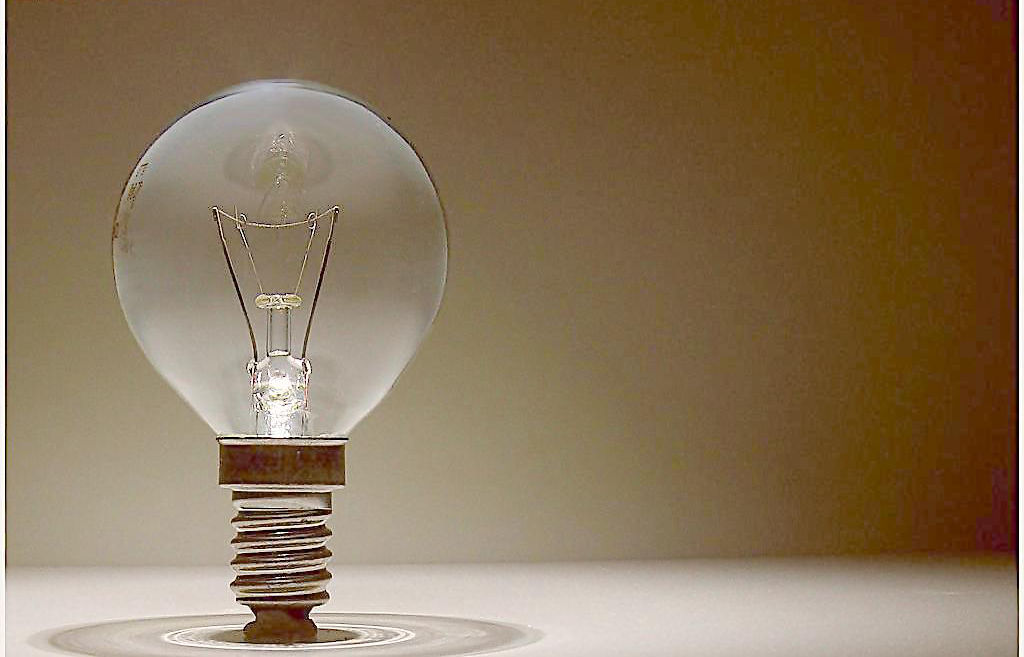 汽车大灯的发展史经历了什么灯,汽车大灯演变史优点