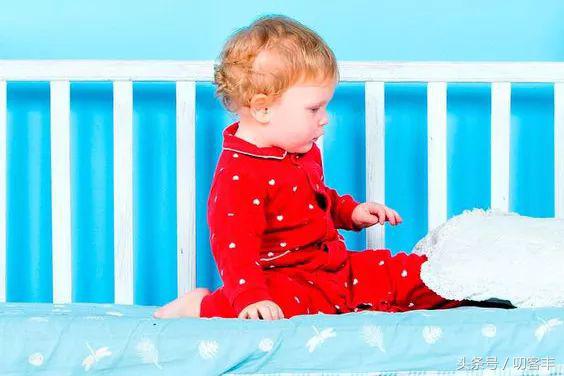 宝宝晚上夜醒哭闹怎么安抚,宝宝半夜哭闹有迷信方法吗