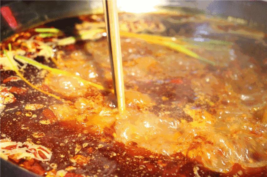 正宗重庆老火锅店逛新城推荐,重庆逛吃之旅本地人推荐的火锅店