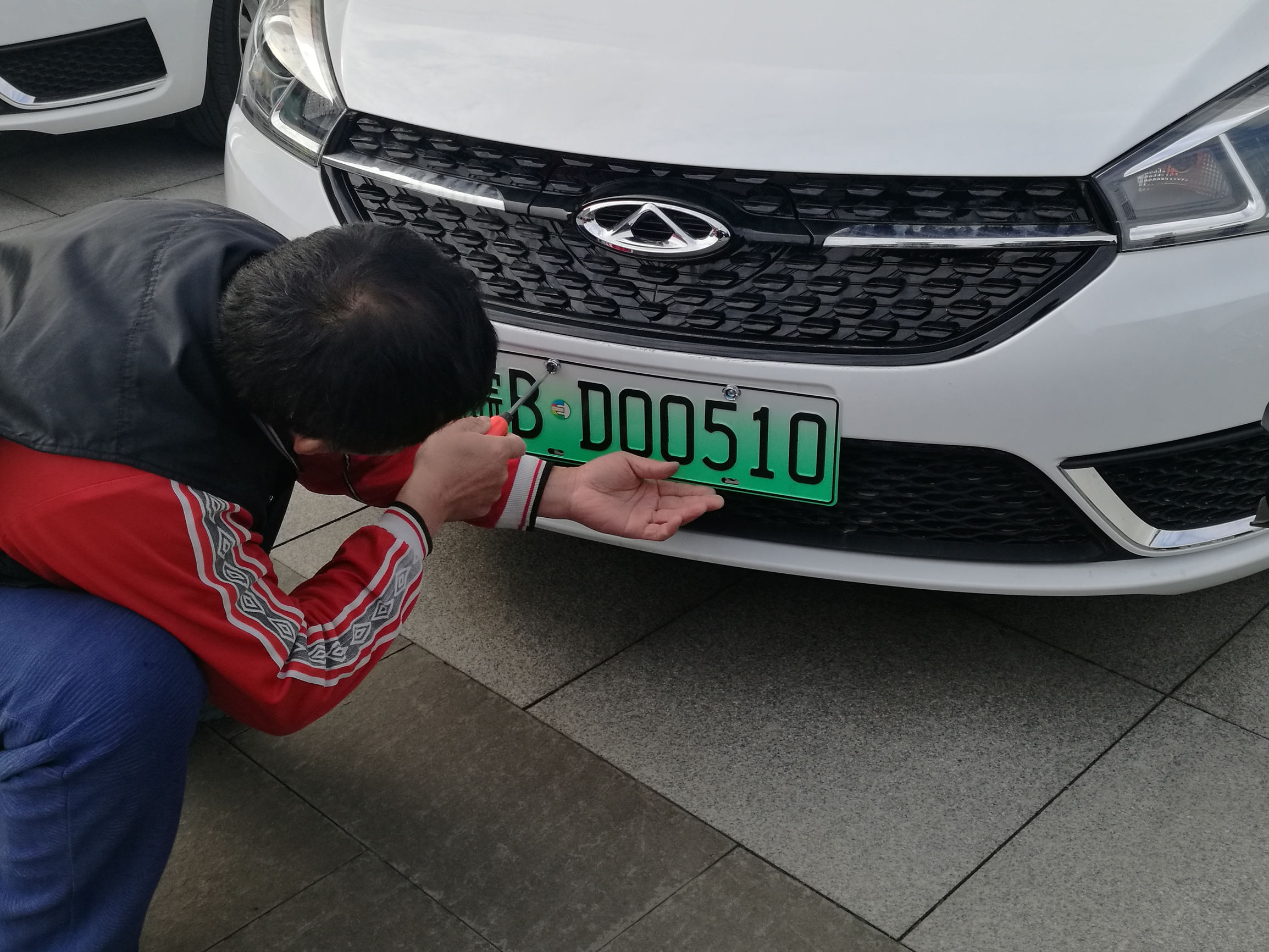 奇瑞新能源车牌是什么颜色,奇瑞新能源车牌照在哪里