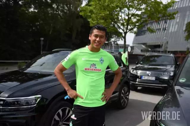 不莱梅媒体贬低张玉宁，国足球迷反击：你们拿钱不干事！