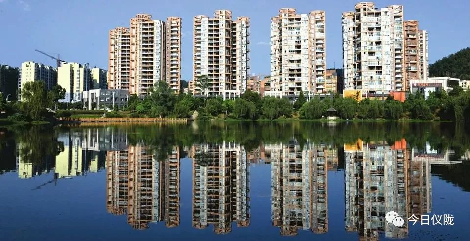 一座幸福感爆棚的滨江小城,一座山清水秀的幸福小城