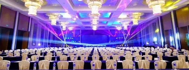 鲍师傅网红店排队,鲍师傅在南京排队