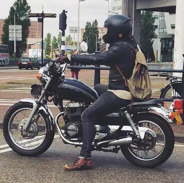 这个冬天男人应该有双马丁靴,来一双男士耐穿好看的鞋