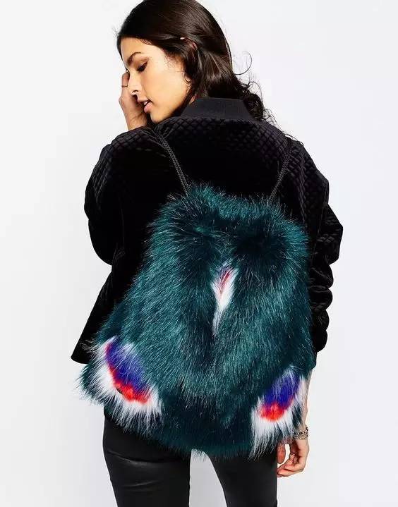 冬天的包包没点毛还能叫时髦?