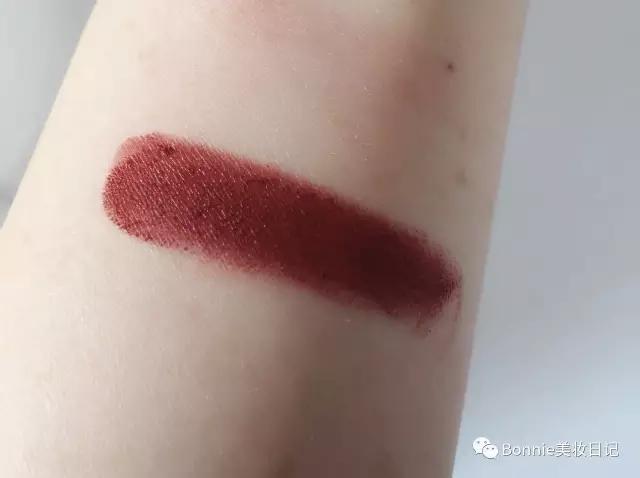 为什么我们种草的口红好看,为了口红铺了10层粉