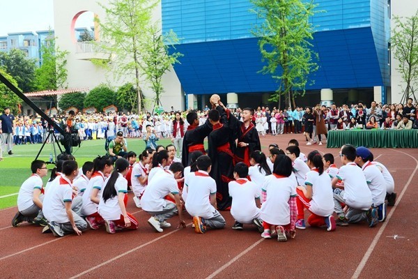 趣闻|疯狂足球城开踢!奔跑吧,小猎豹!