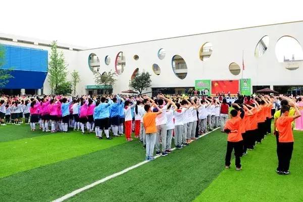 趣闻|疯狂足球城开踢!奔跑吧,小猎豹!