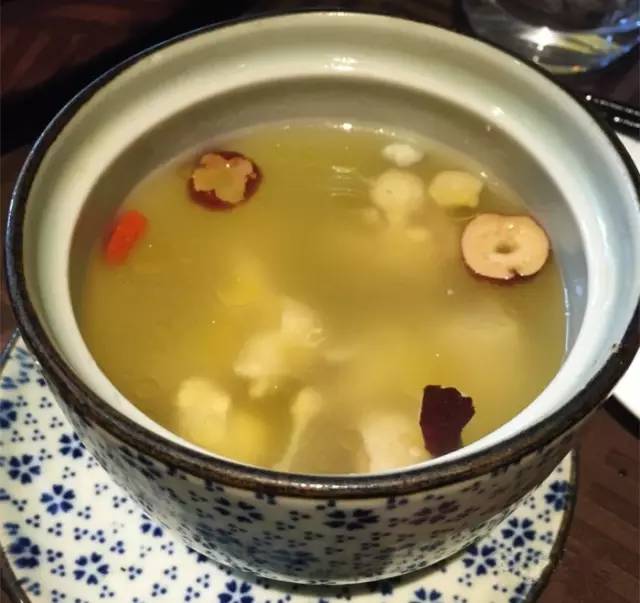 贺龙体育场附近有什么美食,贺龙体育馆摩天轮附近美食