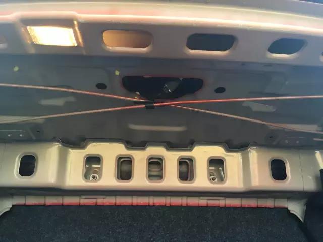 惊悚！租车旅行，竟然租到事故车，居然连机舱、底盘都撞过！